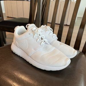 Nike Roshe One Sneakers